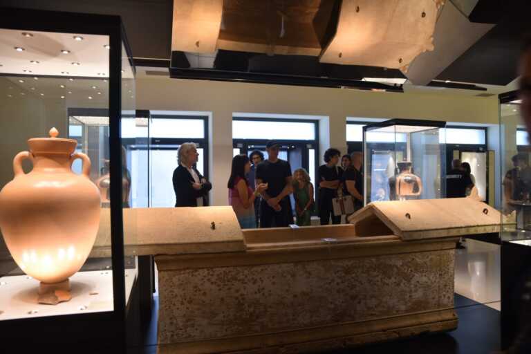 Galleria foto 'Achille Lauro visita il MArTA: «Con il quadro sonoro vivo qualcosa di nuovo» – FOTO e VIDEO' - foto 2