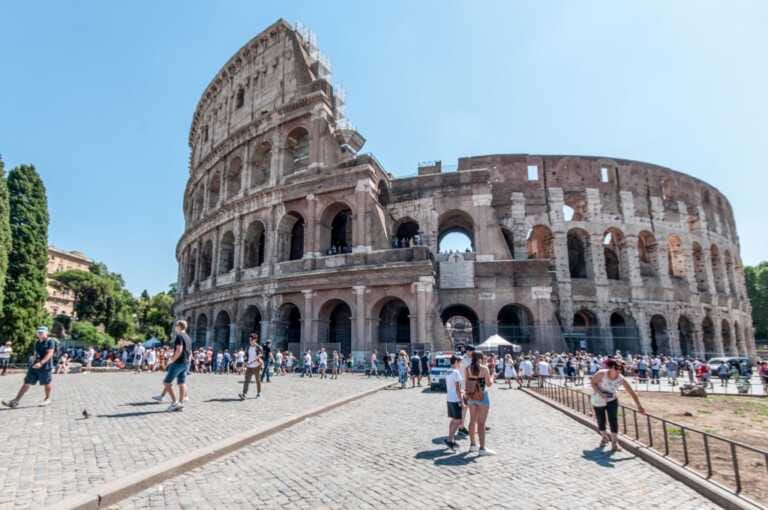 Galleria foto 'Al Colosseo mille disegni di pace per l’evento “Colors of Peace”' - foto 1