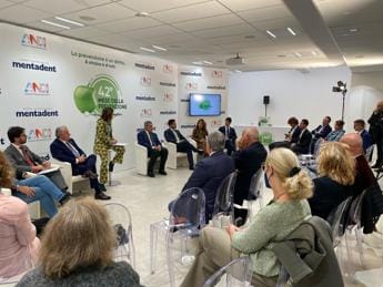 Galleria foto 'Al via 42a edizione mese prevenzione dentale di Mentadent e Andi' - foto 1