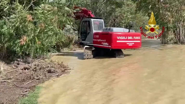 Galleria foto 'Alluvione nelle Marche, già 500 gli interventi dei vigili del fuoco' - foto 1