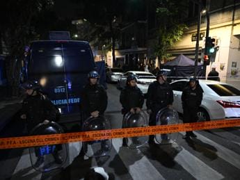 Galleria foto 'Argentina, punta pistola contro Cristina Kirchner: arrestato' - foto 1