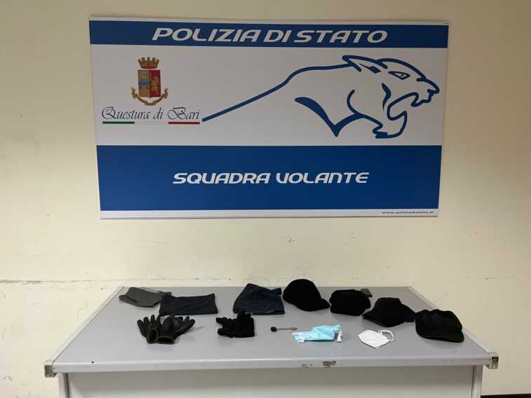Tentano il furto in una palazzina: 4 persone arrestate dalla polizia a Bari