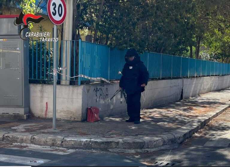 Galleria foto 'Borsa sospetta nei pressi di una scuola a Taranto: intervengono gli artificieri – FOTO' - foto 3