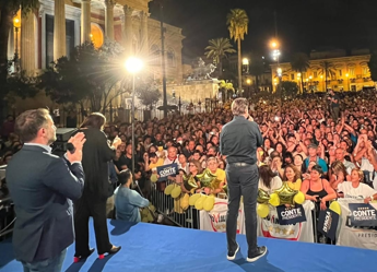 Galleria foto 'Bagno di folla per Conte a Palermo, concluso tour elettorale siciliano' - foto 1