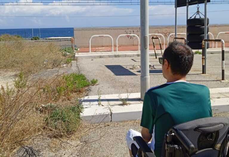 «Vedo il mare ma per me è impossibile raggiungerlo»