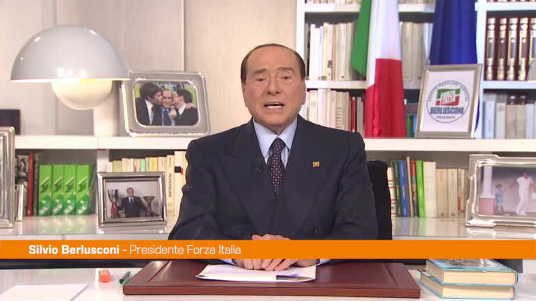 Galleria foto 'Berlusconi “Dalla sinistra parole a vanvera su parità donne”' - foto 1