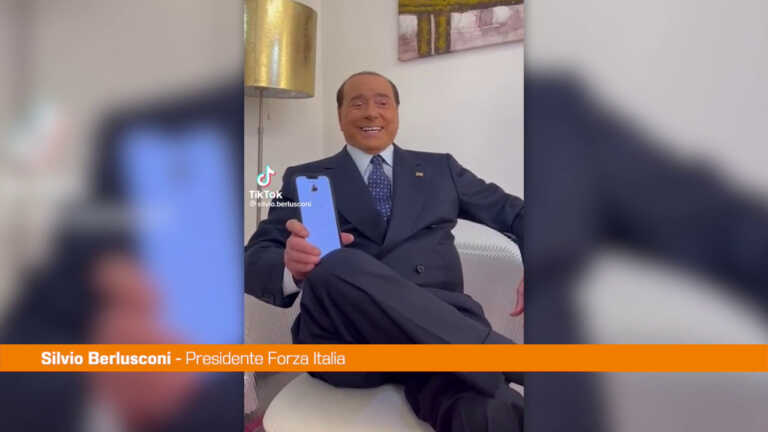 Galleria foto 'Berlusconi “La barzelletta fa bene, è terapeutica”' - foto 1
