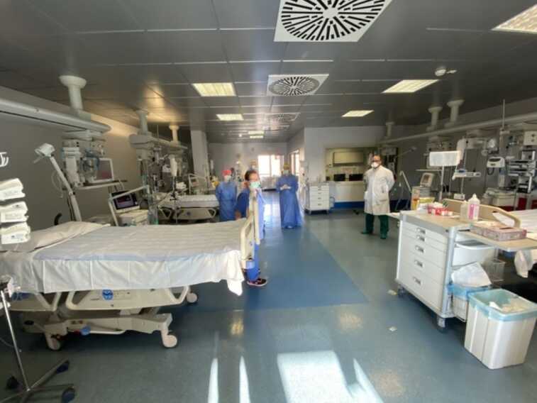 Galleria foto 'Covid, 2 morti e 1.303 nuovi casi in Puglia: positivo l’11,8% dei test' - foto 1
