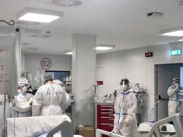 Galleria foto 'Covid, in Puglia 5 morti e 810 nuovi casi. Tasso di positività più che raddoppiato in un giorno' - foto 1