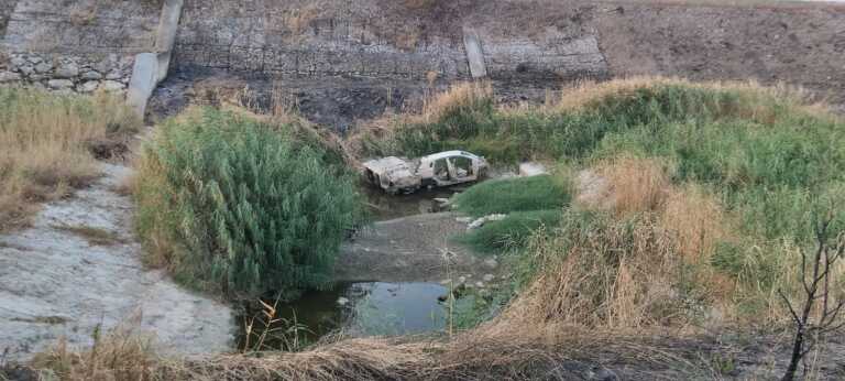 Eternit, bottiglie di vetro e carcasse di auto: il fiume Carapelle diventa una discarica – FOTO