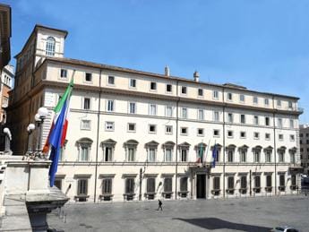 Galleria foto 'Caro energia, su tavolo Cdm bonus 150 euro per redditi sotto i 20mila' - foto 1