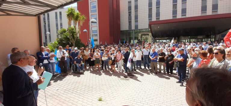 Matera, oltre 1000 persone davanti l’ospedale per protestare contro il degrado della sanità