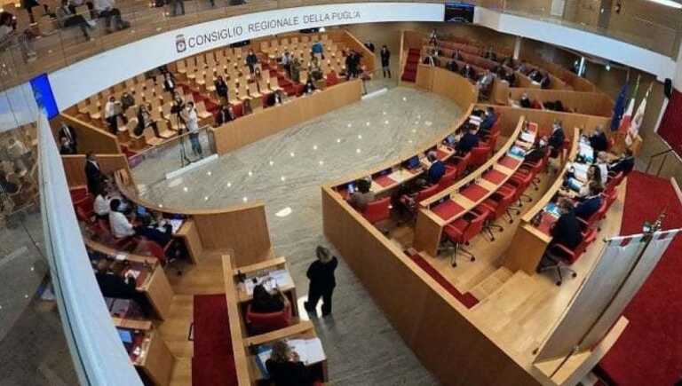Consiglio regionale, M5S: «Con Emiliano abbiamo parlato di temi, non di poltrone»