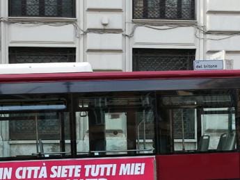 Galleria foto 'Covid, Andreoni: “Obbligo mascherina su mezzi pubblici anche oltre 30 settembre”' - foto 1