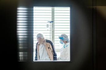 Galleria foto 'Covid oggi Calabria, 816 contagi e 4 morti: bollettino 20 settembre' - foto 1