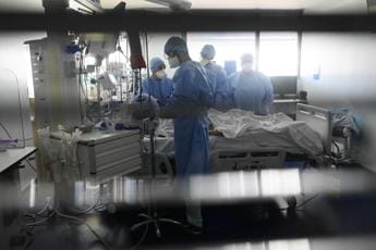 Galleria foto 'Covid oggi Italia, 44.878 contagi e 64 morti: bollettino 27 settembre' - foto 1