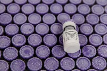 Galleria foto 'Covid, ok Ema a vaccino Pfizer come booster per under 12' - foto 1