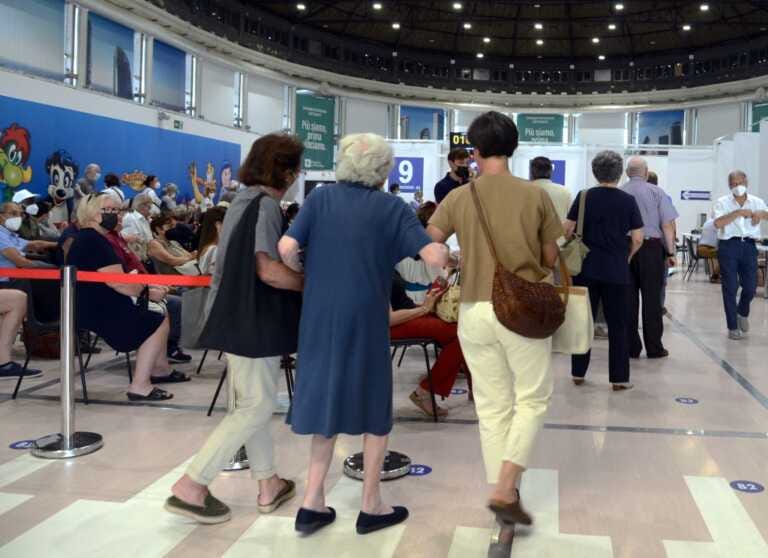 Galleria foto 'Covid, Sono 6.415 i nuovi positivi e 33 le vittime in Italia' - foto 1