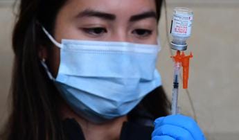 Galleria foto 'Covid, vaccini aggiornati Pfizer e Moderna: quali varianti coprono' - foto 1