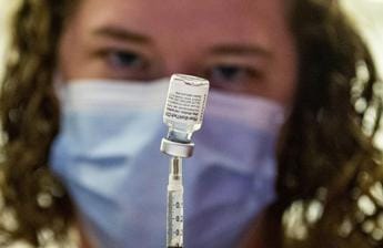 Galleria foto 'Covid, via libera Ema a vaccini aggiornati a Omicron' - foto 1
