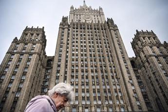 Galleria foto 'Crolla Borsa di Mosca, Putin può dare colpo finale a economia russa' - foto 1