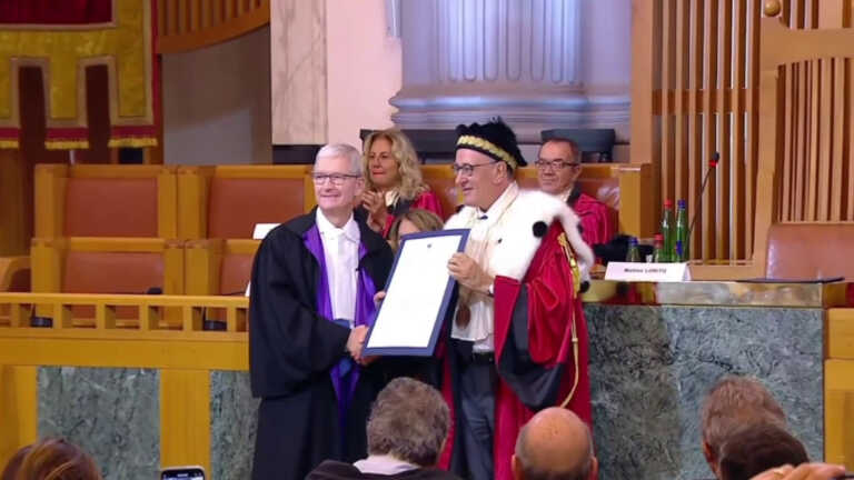 Galleria foto 'Dall’Università Federico II di Napoli una laurea H.C. a Tim Cook' - foto 1