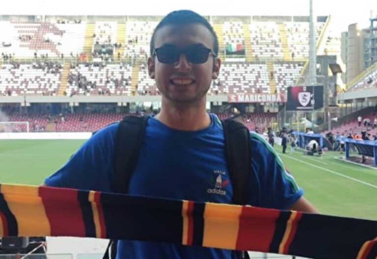 Mille chilometri, 20 dei quali a piedi, per guardare il Lecce: la squadra lo invita a pranzo