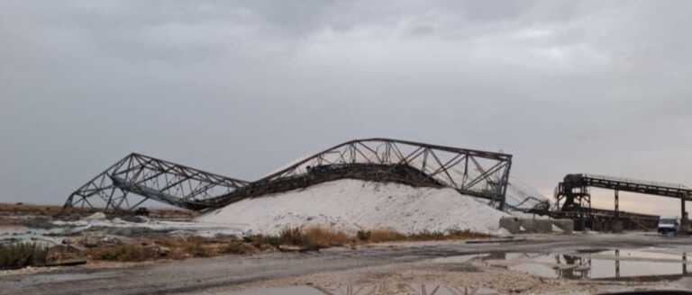 Maltempo, nubifragio sulla Bat: crolla il Carroponte delle Saline a Margherita di Savoia – VIDEO