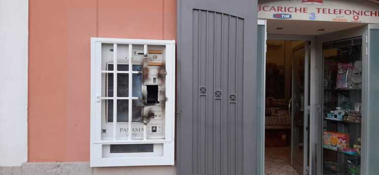 Mariotto, in quattro incappucciati distruggono un distributore: rubati denaro e sigarette