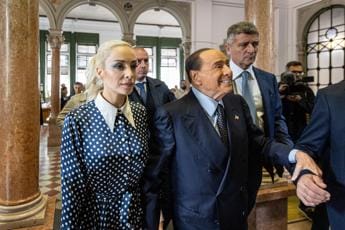 Galleria foto 'Elezioni 2022, Berlusconi vota a Milano: “Mai vista tanta fila”' - foto 1