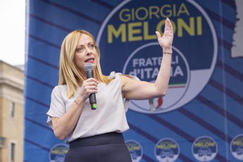 Galleria foto 'Elezioni 2022, l’esperto: “Fiamma sì o no nel simbolo? Per Meloni è partita win-win”' - foto 1