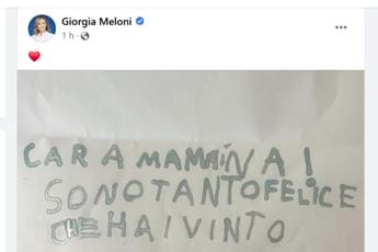 Galleria foto 'Elezioni 2022, Meloni posta letterina figlia: “Felice che hai vinto”' - foto 1