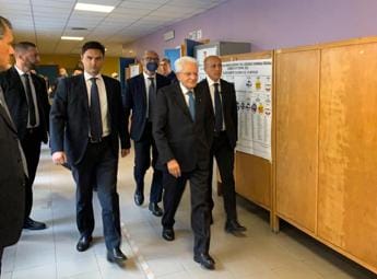 Galleria foto 'Elezioni 2022, presidente Mattarella ha votato a Palermo' - foto 1