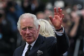 Galleria foto 'Elisabetta, Carlo a Westminster per la prima volta da re' - foto 1