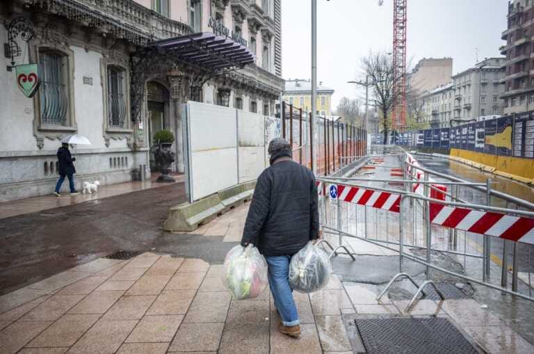 Galleria foto 'Eurostat, 1 italiano su 4 a rischio povertà o esclusione sociale' - foto 1