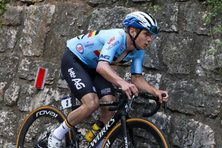 Galleria foto 'Evenepoel è oro mondiale, ritiro shock per van der Poel' - foto 1