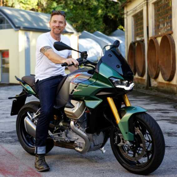 Ewan McGregor ospite d’onore delle Giornate Mondiali Moto Guzzi