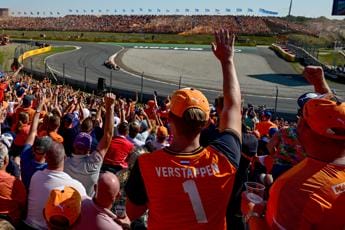 Galleria foto 'F1, Gp Olanda: Verstappen in pole davanti a Leclerc e Sainz' - foto 1