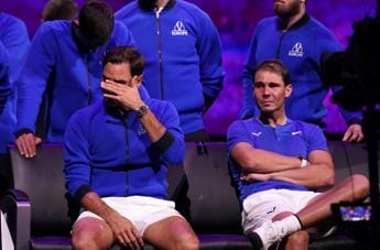 Galleria foto 'Federer, Nadal in lacrime per addio al tennis del campione svizzero – Video' - foto 1