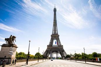 Galleria foto 'Francia, sciopero generale per pensioni e salari: chiusa Tour Eiffel' - foto 1