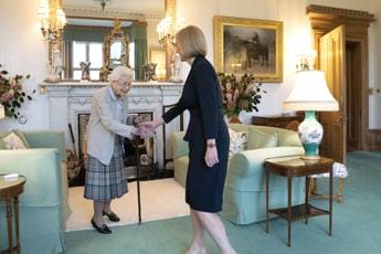 Galleria foto 'Gb, Truss nominata dalla regina nuova premier' - foto 1
