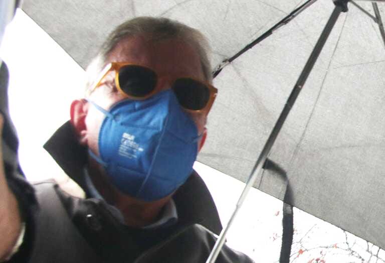 Abusi sulle pazienti, confermata la revoca dei domiciliari per Miniello. La difesa: «Dimostrerà la sua innocenza»