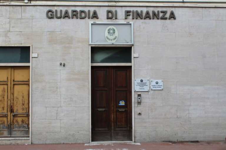 Chiede denaro a un 15enne in cambio di protezione: arrestato 21enne a Potenza