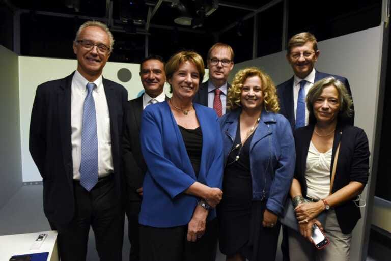Galleria foto 'I ministri Colao e Messa visitano i laboratori del Metaverso di Bicocca' - foto 1