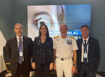 Galleria foto 'Il Capo di Smd Ammiraglio Cavo Dragone in visita alla Deas' - foto 1