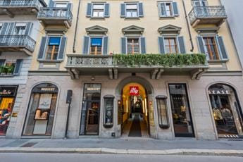 Galleria foto 'Illycaffè inaugura il flagship store in via Monte Napoleone a Milano' - foto 1