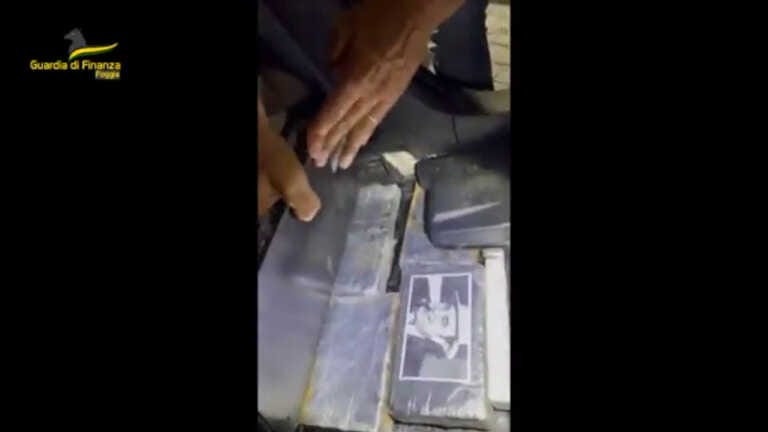 Galleria foto 'In auto con 26 kg di cocaina, due arresti nel foggiano' - foto 1