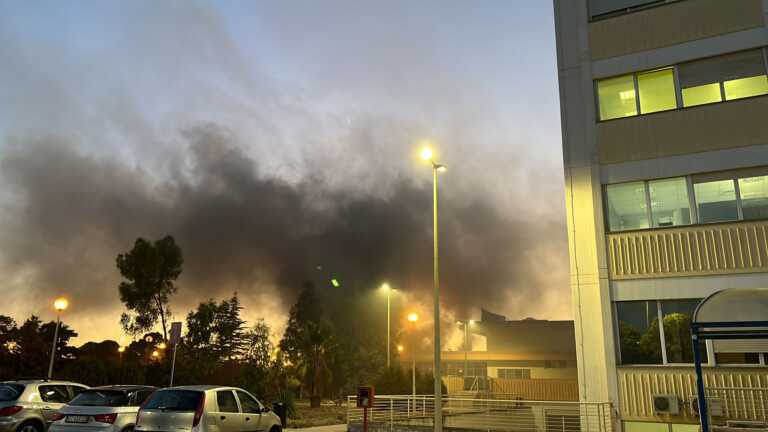 Barletta, spento il rogo nella struttura Covid nei pressi dell’ospedale: si contano i danni