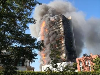 Galleria foto 'Incendio Torre dei Moro di Milano, chiusa indagine: 18 indagati' - foto 1