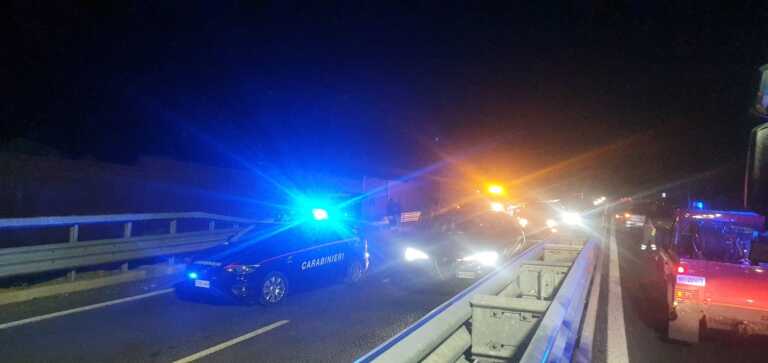 Altamura, tampona un’auto con la moto lanciata a folle velocità: ferito un uomo – FOTO e VIDEO